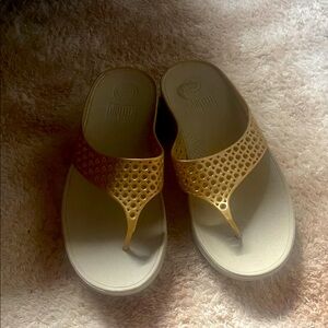 FitFlop Women’s Wedge Sandals.